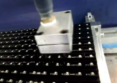 贴片显示屏多头灌胶工作原理