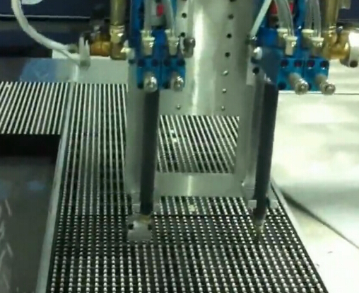 显示屏双系统灌胶工作原理